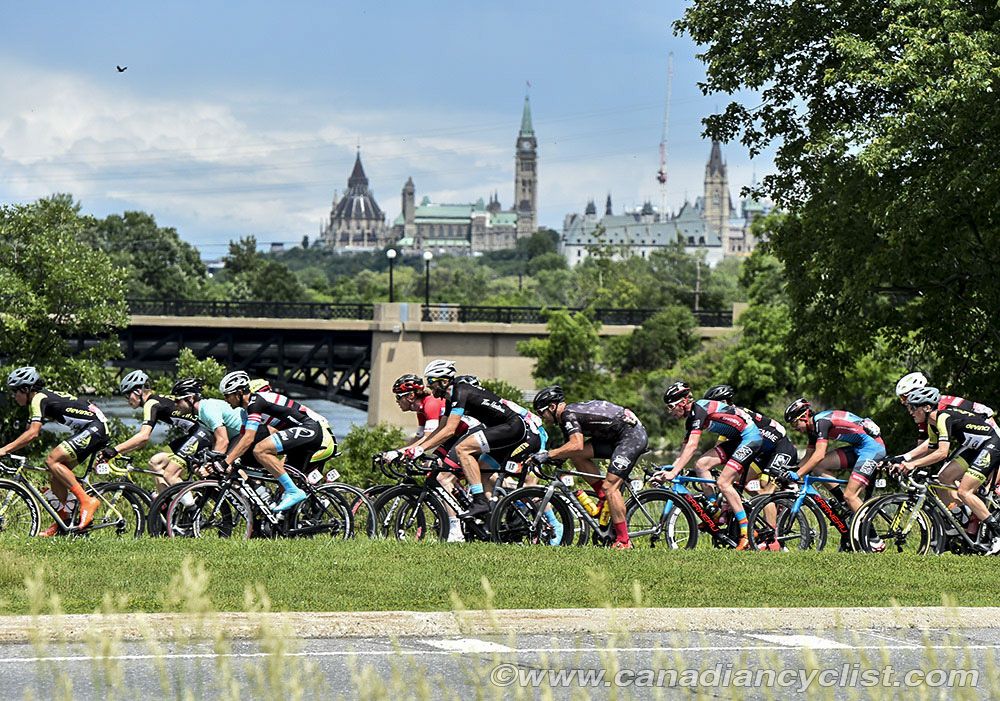 Peloton with Canadian Parliament buildings as backdrop