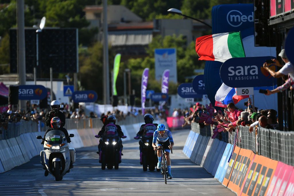Alex Dowsett wins stage 8 at the Giro d'Italia
