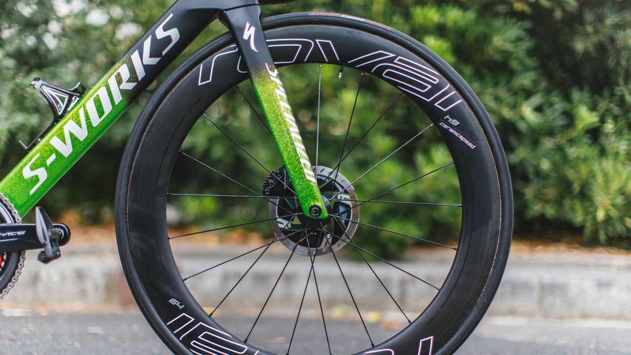 Sagan's forks continue the green glitter fade design