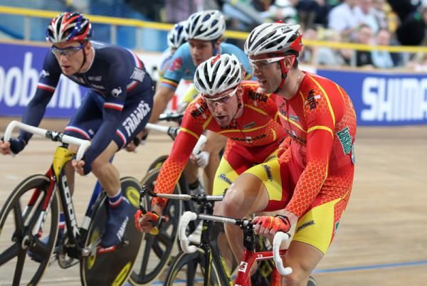 Incredible! - The Spanish boys mad the change at the front of the race.