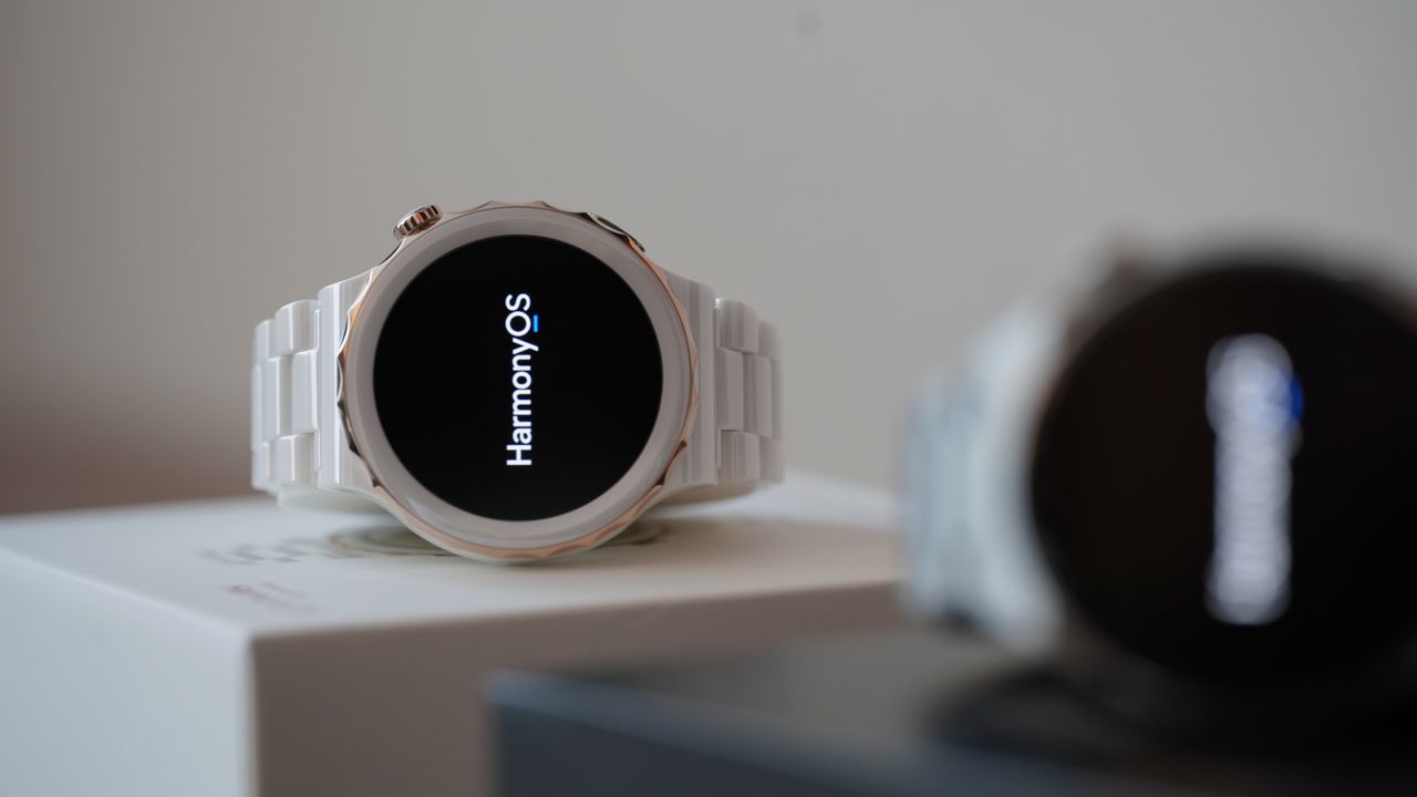 Ceramic Huawei Watch GT 3 Pro first look