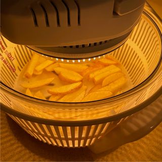 Image of halogen oven used to cook chips