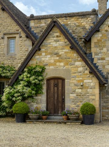 Cottage front door ideas: 10 ways to create a warm welcome | Homes ...