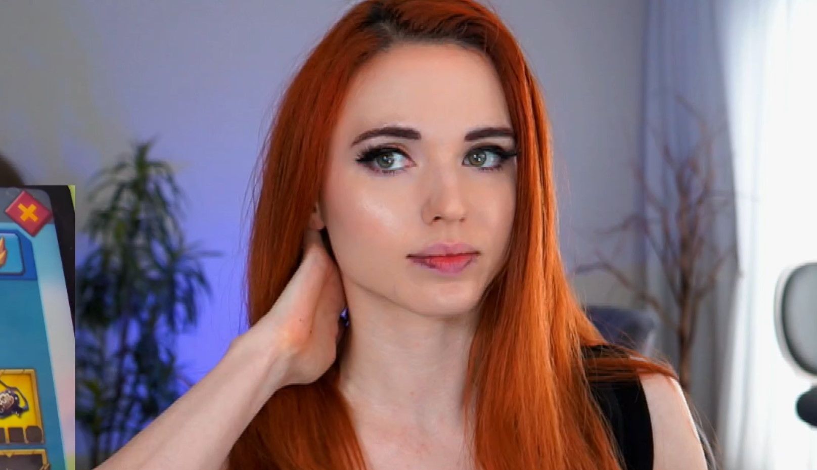 Top Twitch streamer Amouranth says investigators 'strongly suspect(00)