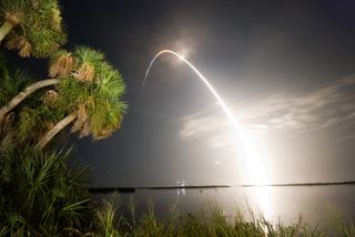 Space Shuttle’s Midnight Launch Dazzles in Photos