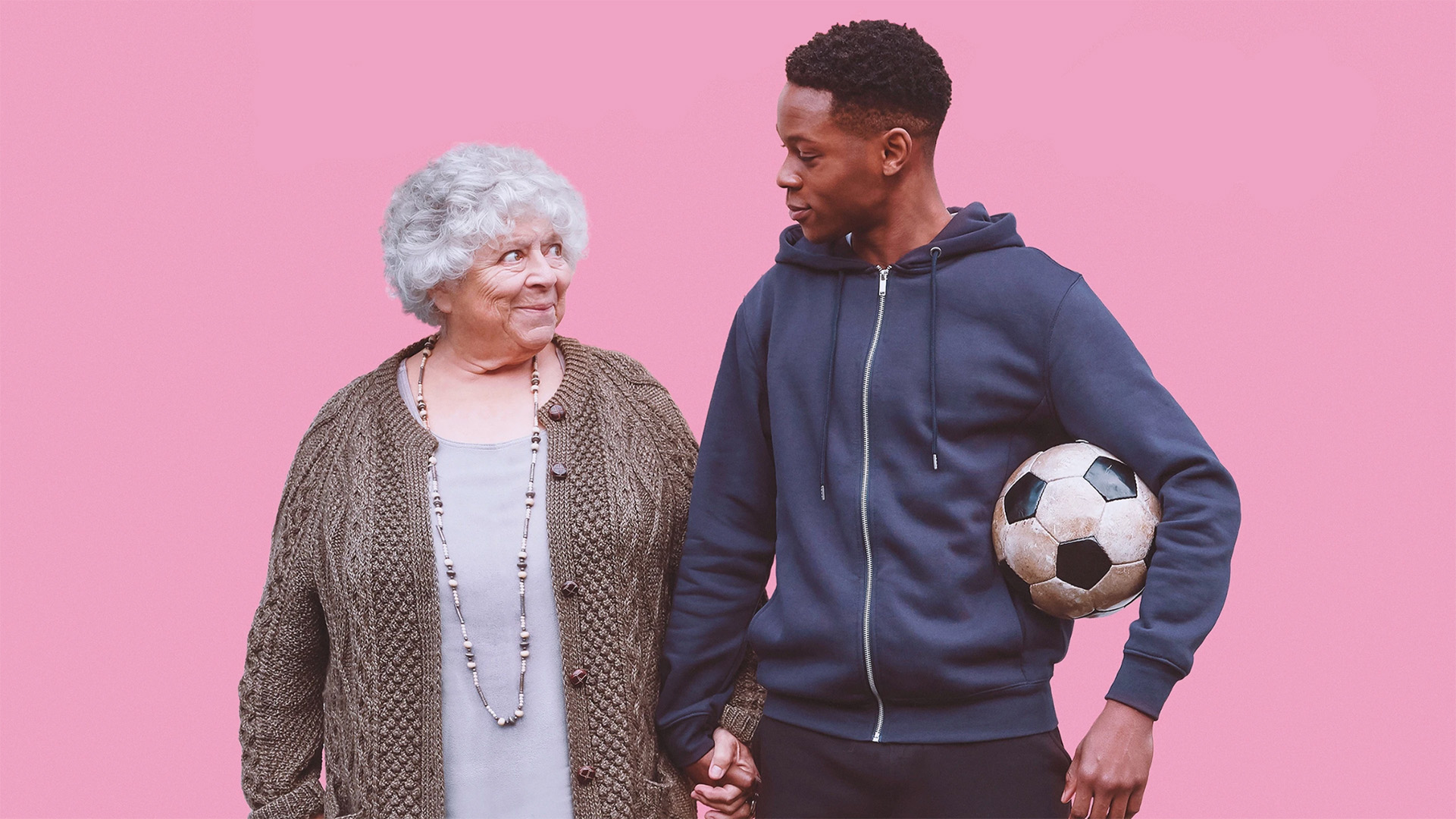 Miriam Margolyes as Dorothy and Alistair Nwachukwu as JJ in A Friend of Dorothy.