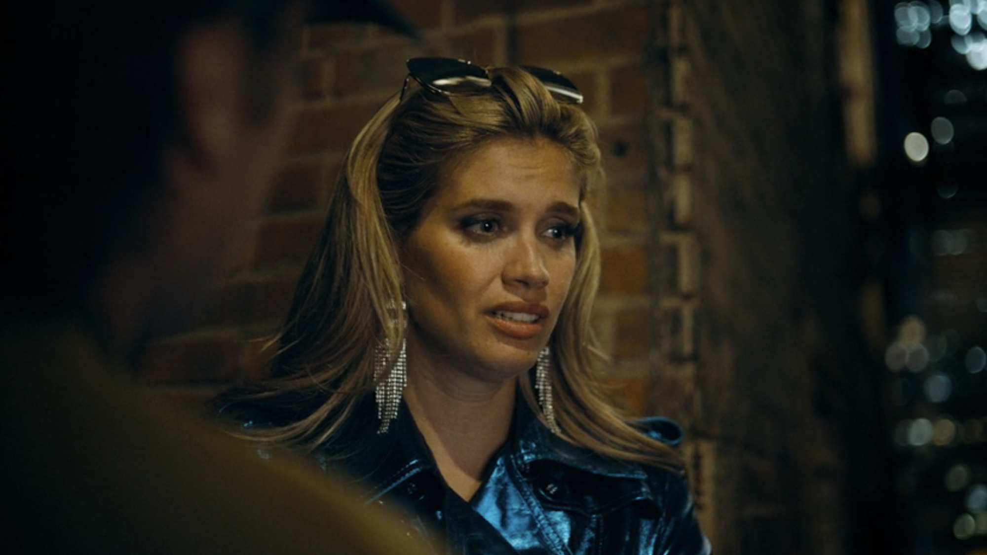 Sara Sampaio as Eve Teschmacher in an alley in Superman