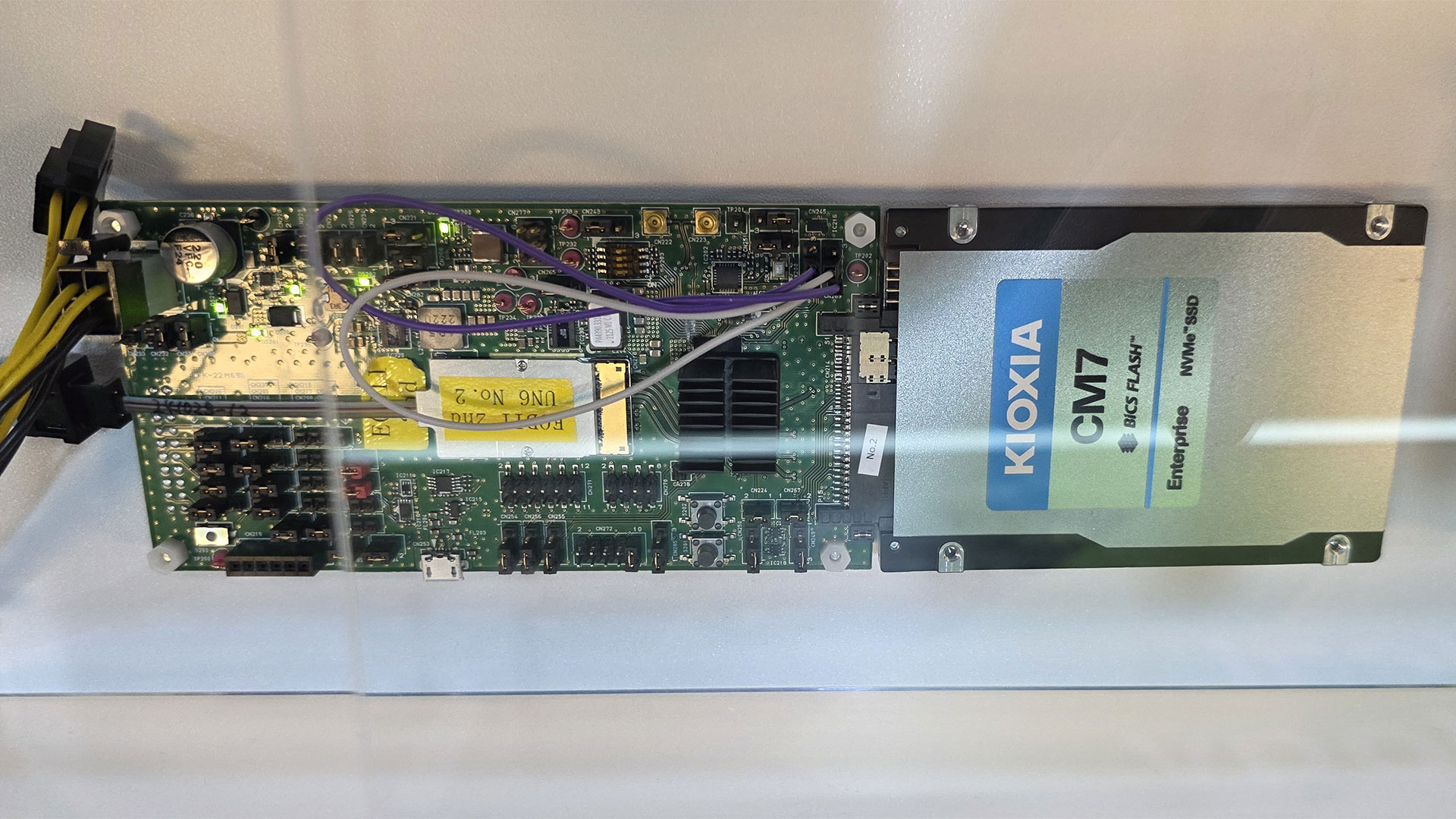 Kioxia demos optical SSD