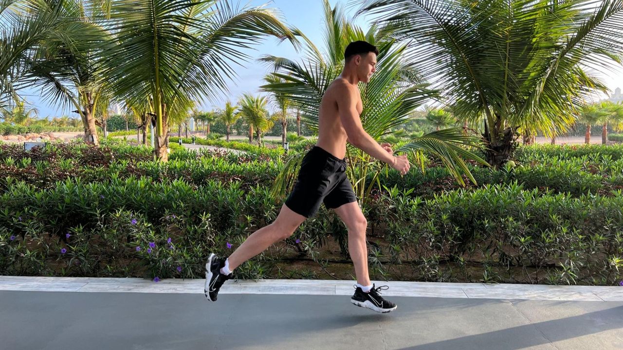 Sam Shaw performing a jump lunge