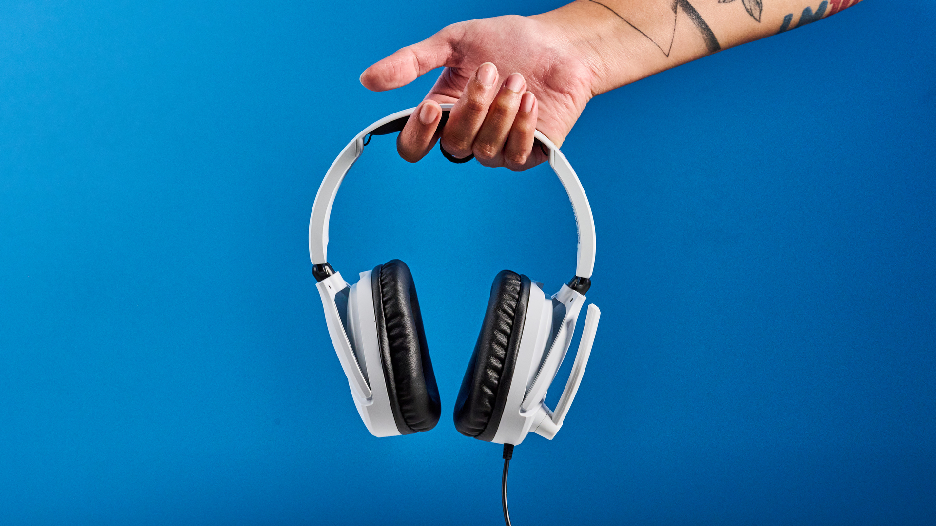A white Turtle Beach Recon 70 wired gaming headset for Nintendo Switch