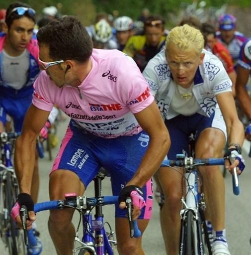 Simoni checks on Frigo's progress during stage 20 of the 2001 Giro.