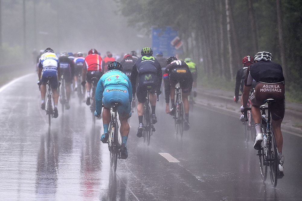 The rain poured down over the peloton during stage 6