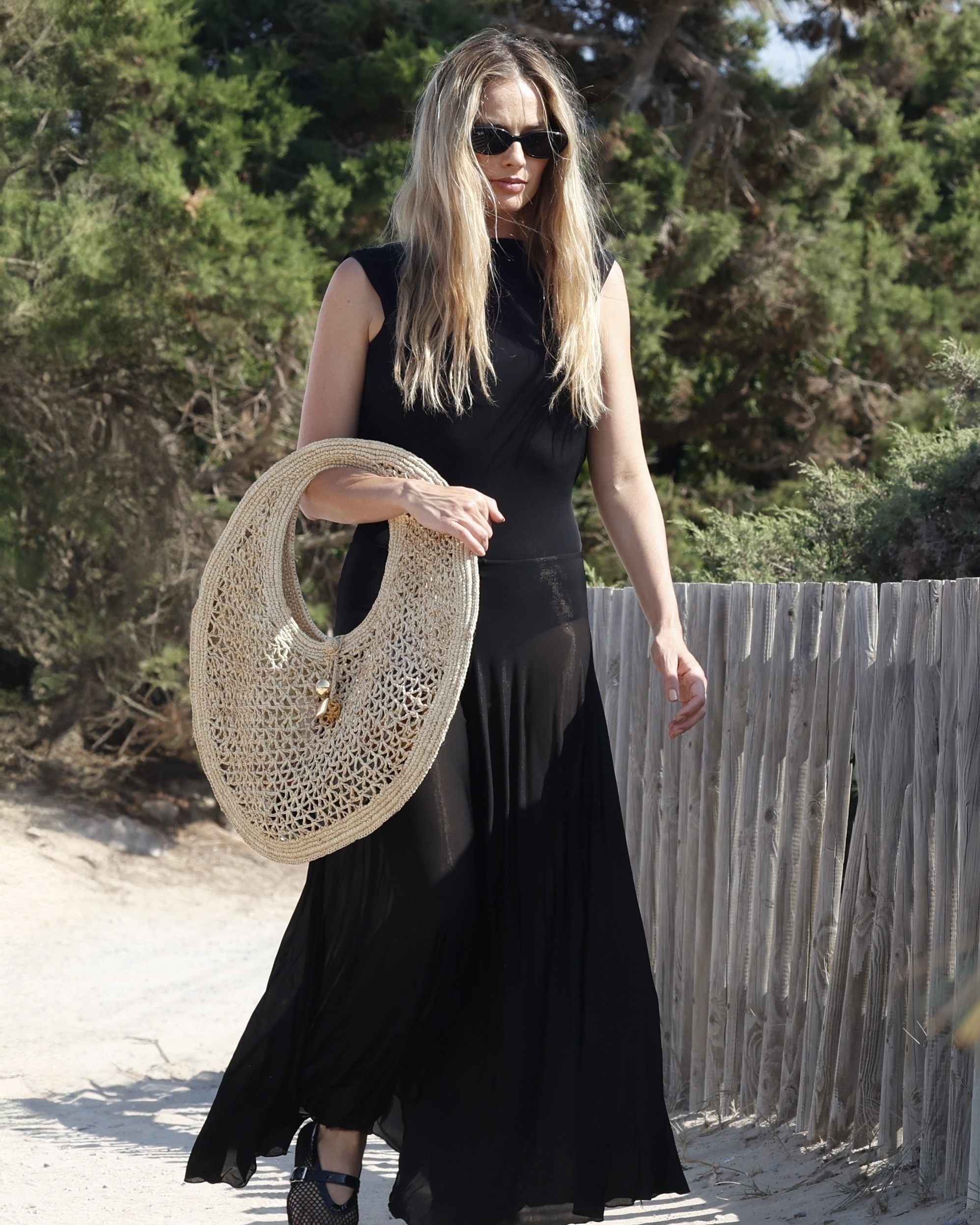 Margot Robbie wore a Jacquemus raffia basket bag and Alaïa mesh ballet flats in Ibiza