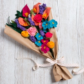 Wool Couture a Bouquet of Flowers Craft Kit