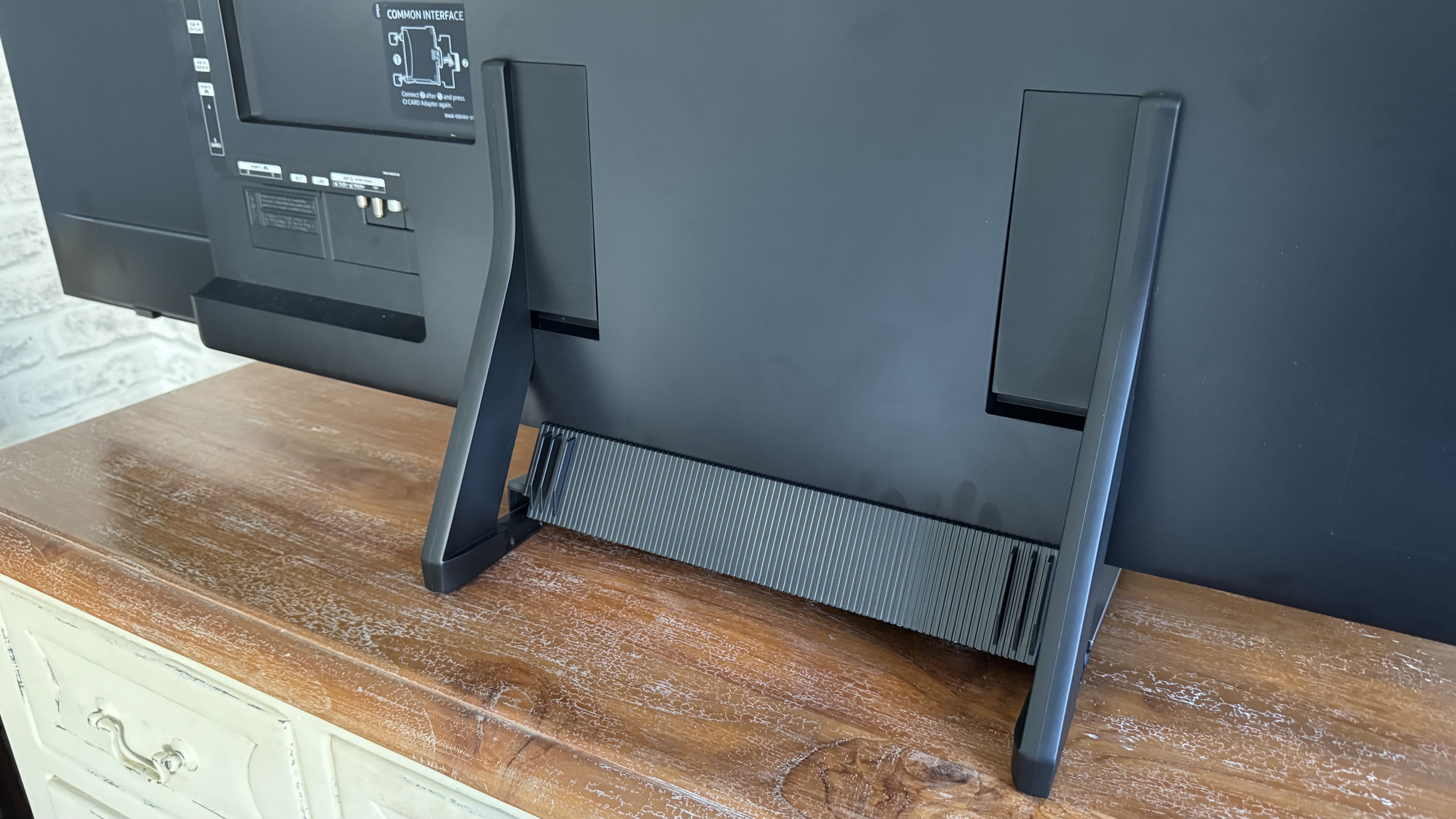 Samsung S90F rear panel support legs