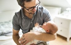 nhs to offer mental health checks to new dads