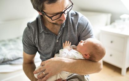 nhs to offer mental health checks to new dads