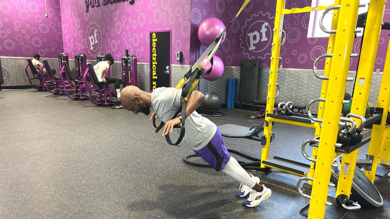 Teddy Savage starting a TRX chest press