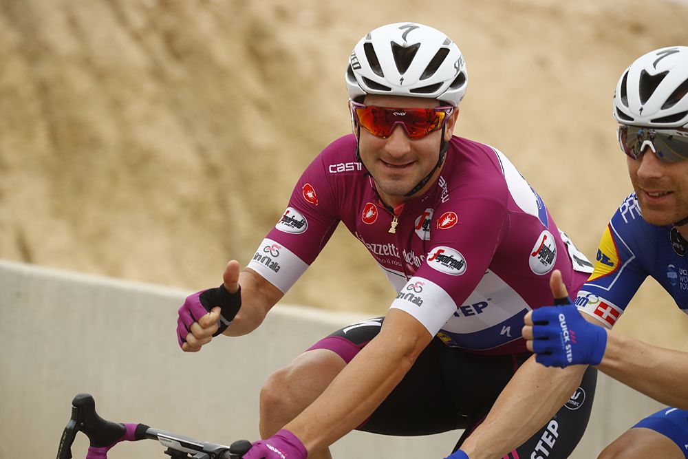 Elia Viviani gives thumbs up while leading the points classification at the Giro d'Italia