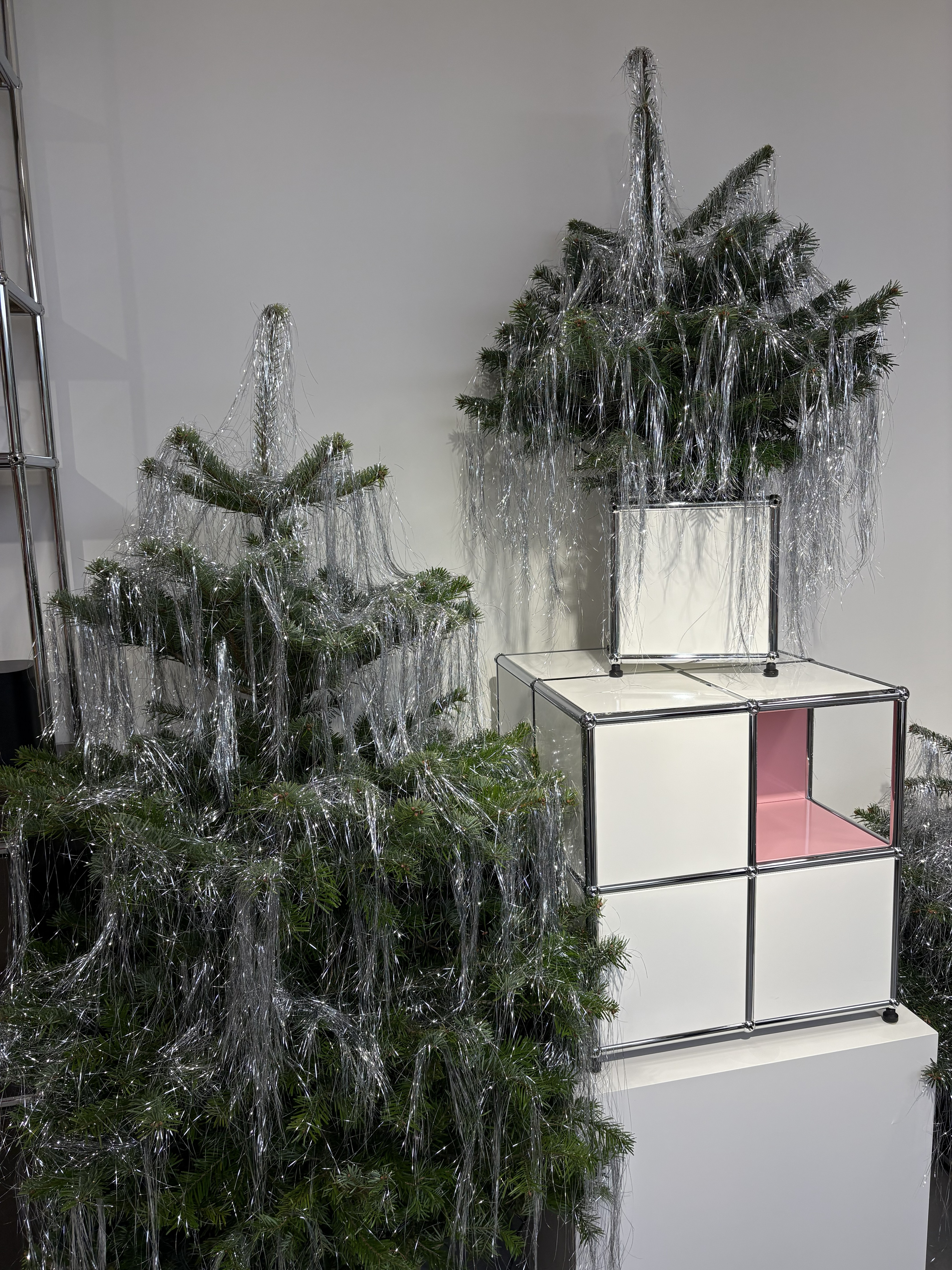 USM x Buchanan Studio &quot;KISS-MAS&quot; Takeover Setup.