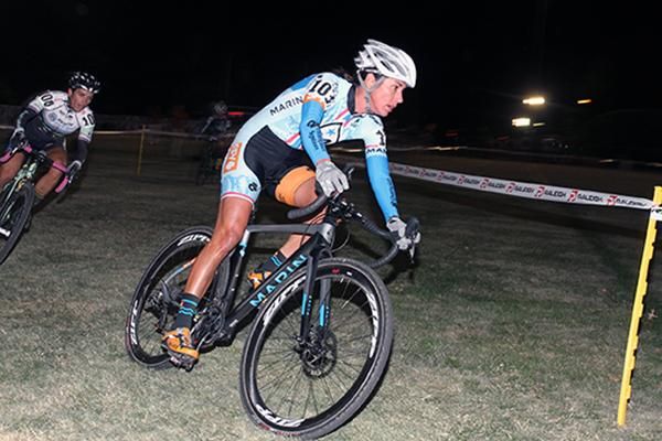 Nicole Duke (Marin-Spy) in action under the lates at the Gateway Cross Cup