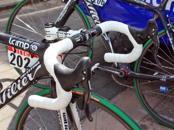 Some Lampre riders went with double-wrapped bars.