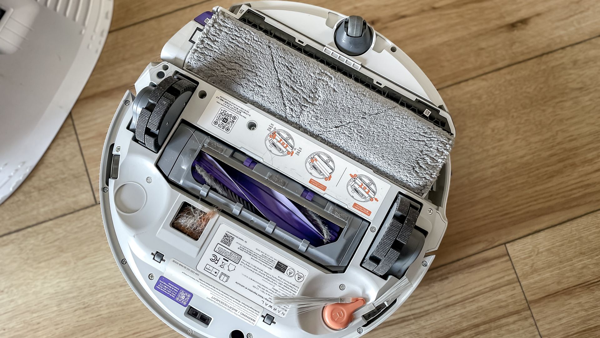 The underside of a Narwal Freo 20 robot vacuum