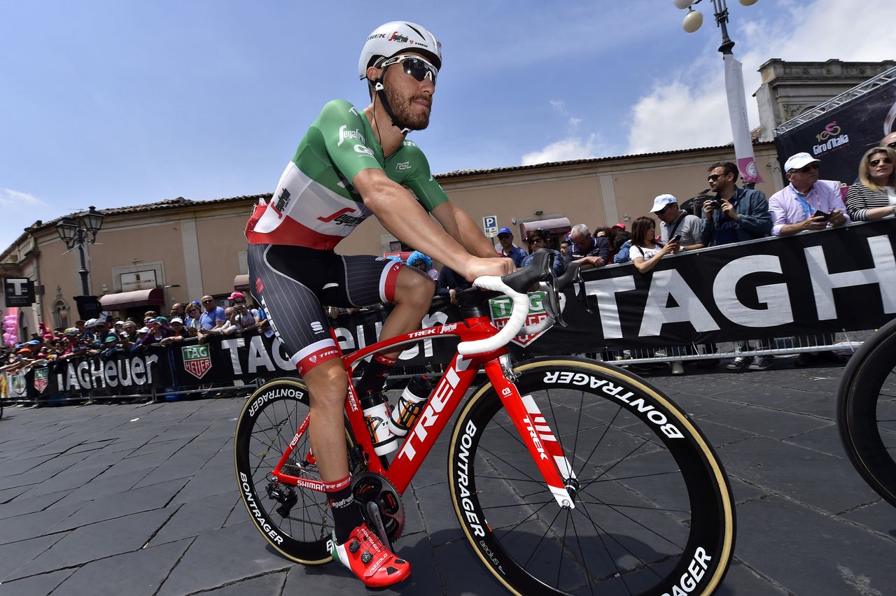 Giacomo Nizzolo at the start of the Giro's fifth stage