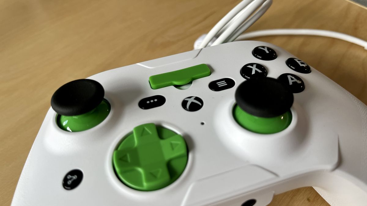 RiotPWR Xbox Cloud Gaming Controller for iPhone review As close as it