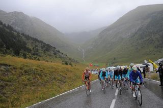 The Vuelta peloton climbs Coll de la Gallina in 2013.