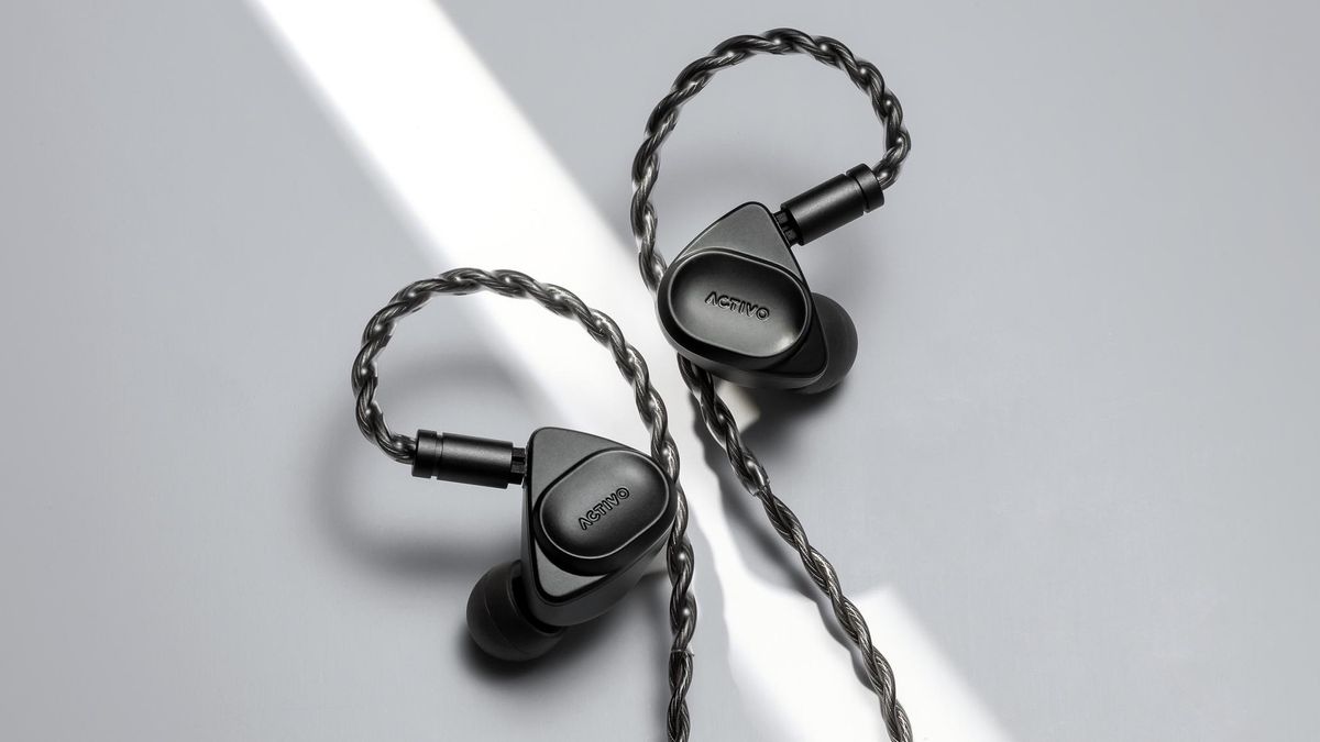 レグ　activo volcano black Activo's triple-driver earbuds are back in black with a big bundle