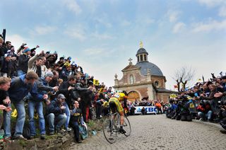 Devolder en route to his biggest win, the 2008 Tour of Flanders in the Belgian national champion's jersey