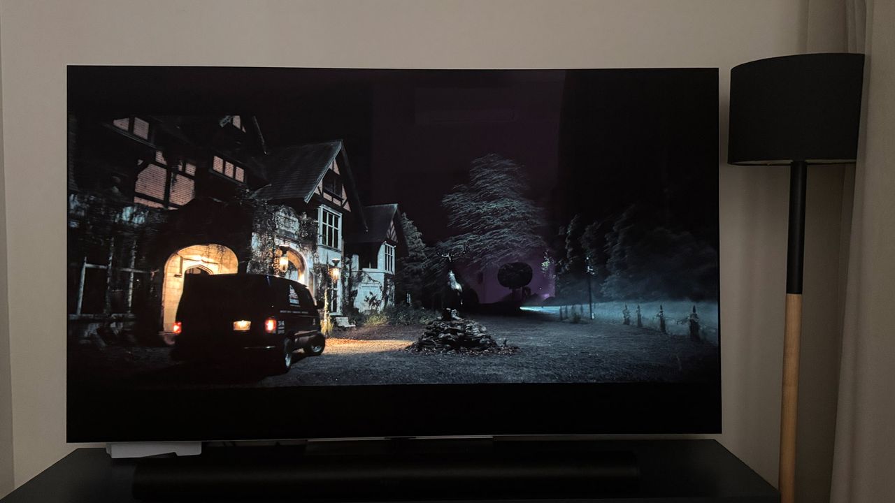 A scene from Abigail being shown on the LG G4.