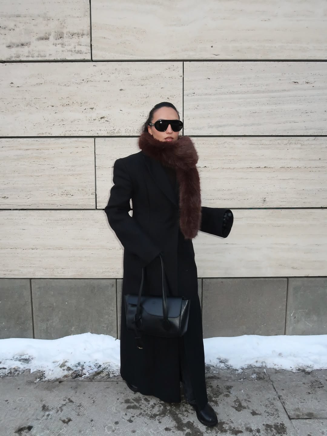 Woman wearing best outfit formula of 2026.