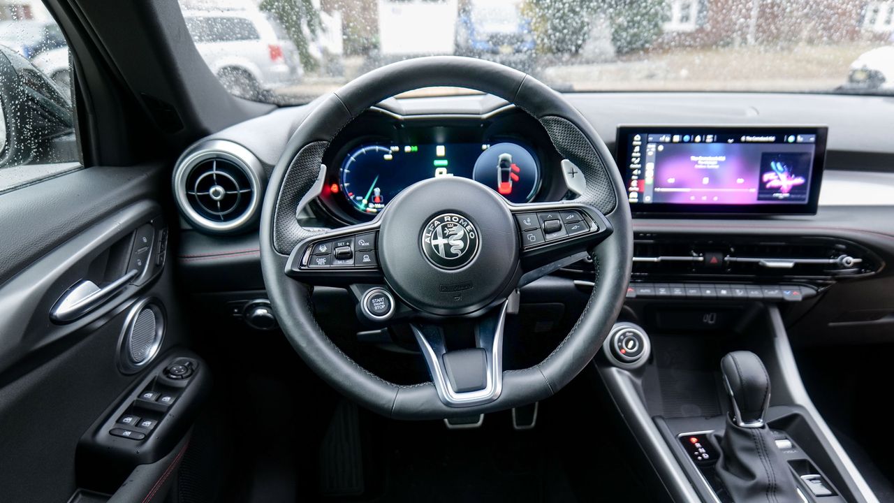 2024 Alfa Romeo Tonale Speciale test drive review.