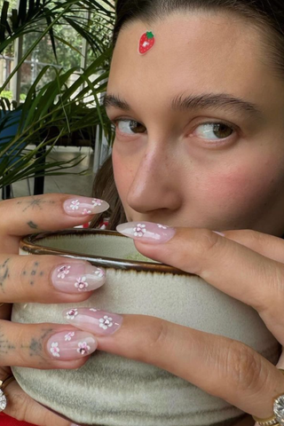 hailey bieber nails