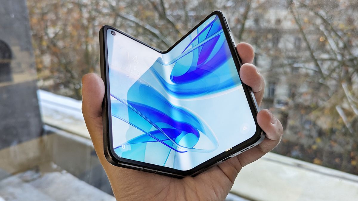 oneplus-is-working-on-a-foldable-phone-and-it-s-launching-this-year