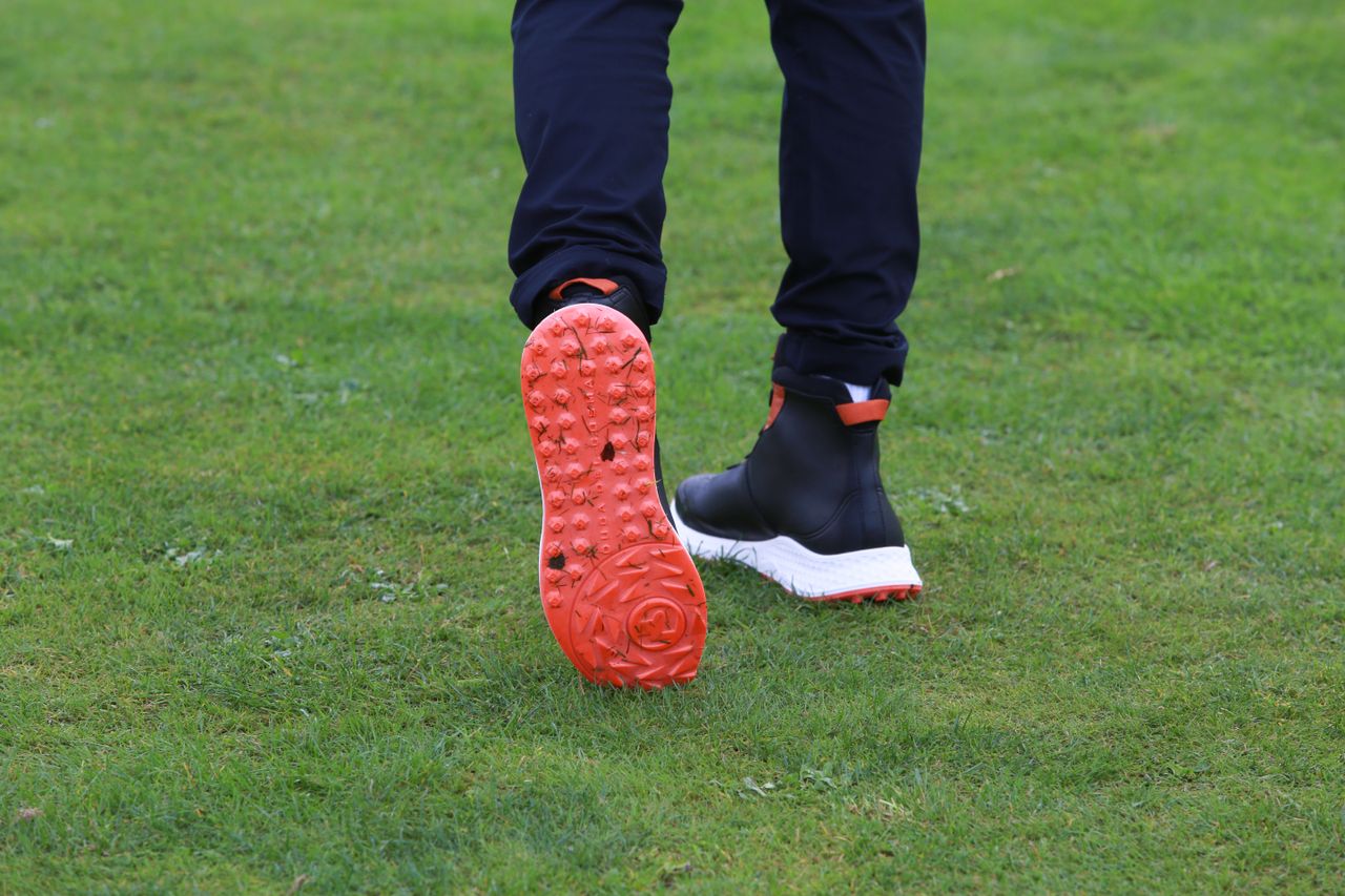The spikeless outsole on the Duca Del Cosma Bologna golf boot