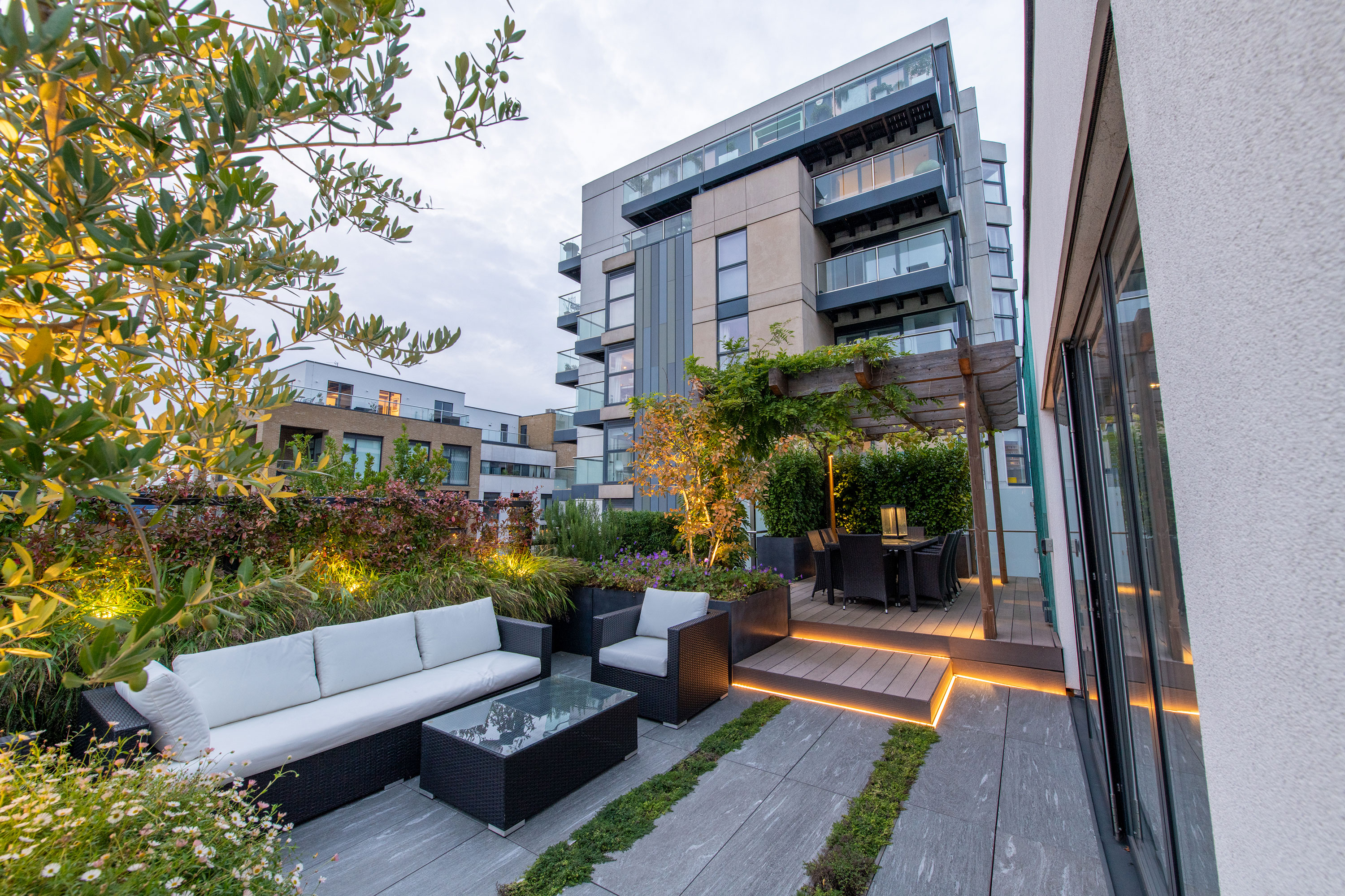 urban roof terrace designed by Bowles & Wyer