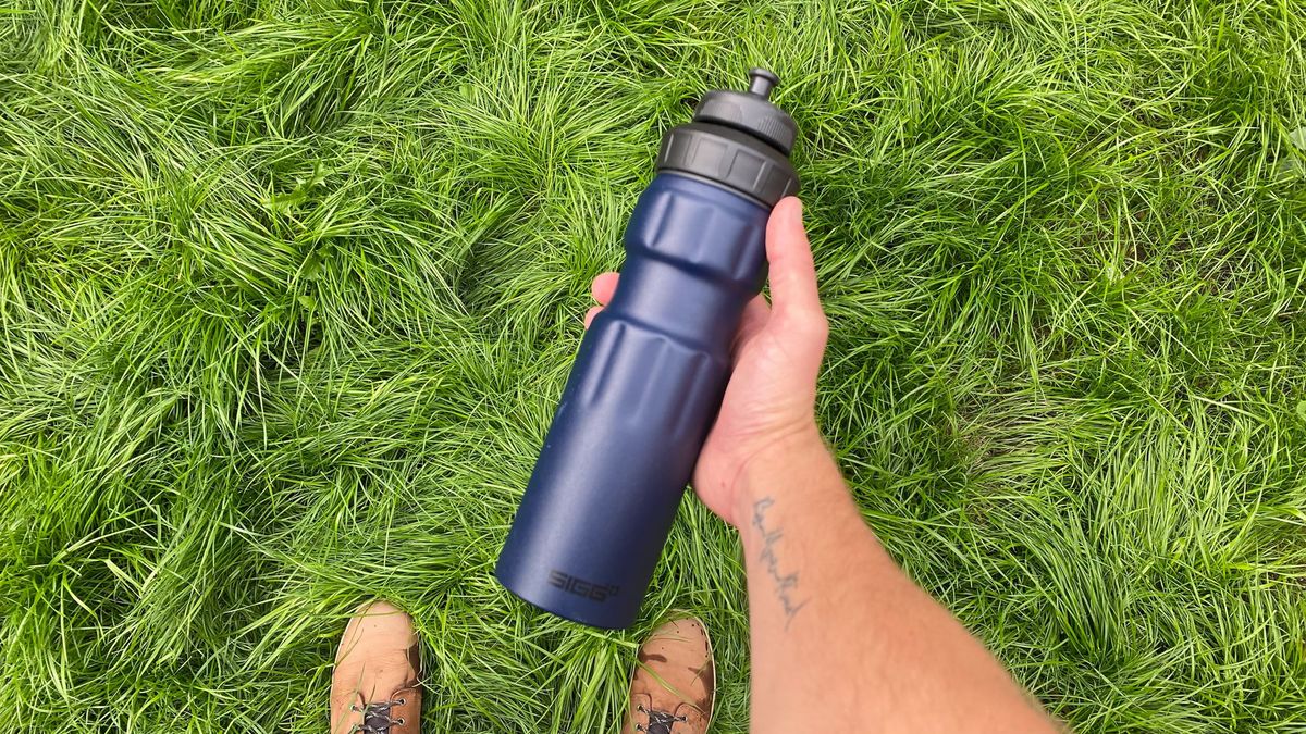 Best water bottles for hiking 2024 Fit&Well