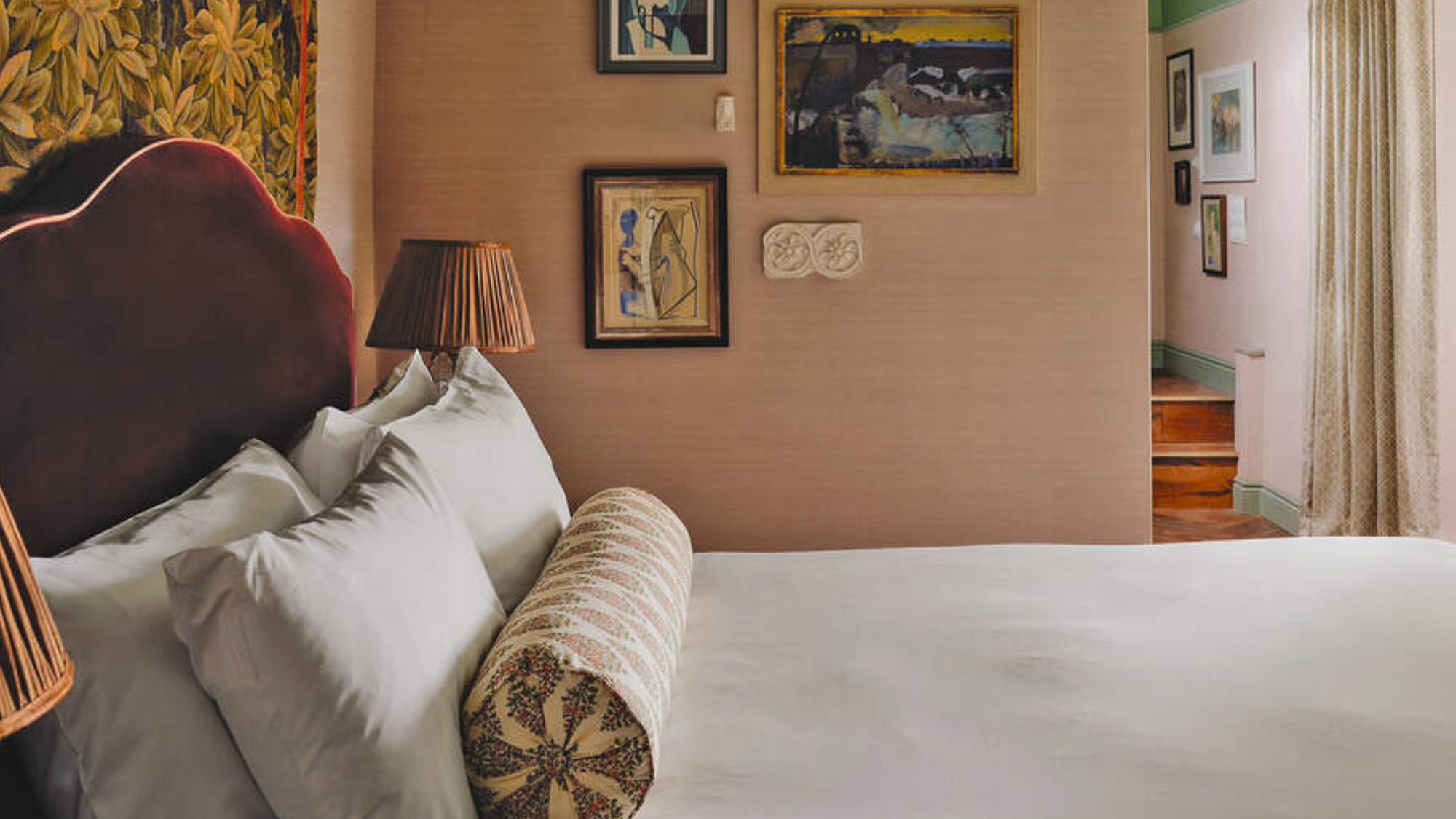 The Netty hotel room