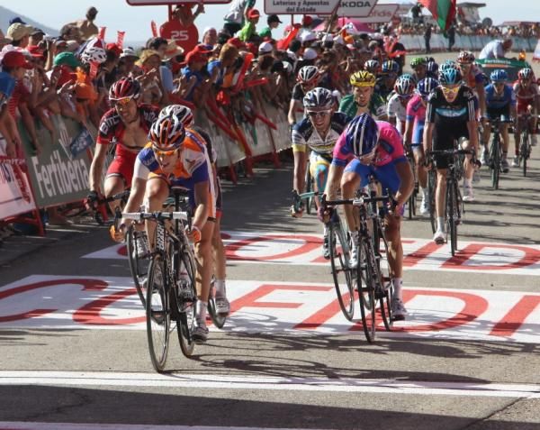 Bauke Mollema (Rabobank) leads home the GC favourites