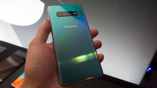 Det här är en Samsung Galaxy S10 Plus, men samma färger gäller för hela serien (Bild: TechRadar)