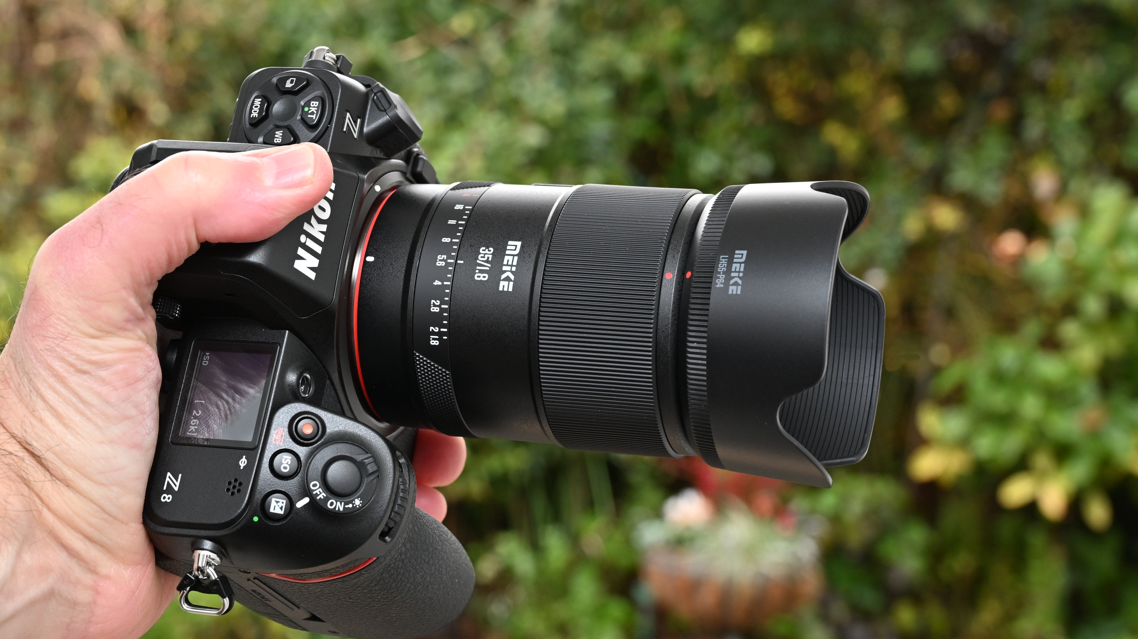 Meike 35mm f/1.8 Pro AF product shot