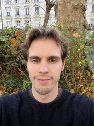 電話編輯阿克塞爾·梅茨 (Axel Metz) 的肖像