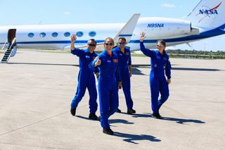 From left to right: Japan Aerospace Exploration Agency astronaut Koichi Wakata, NASA’s Nicole Mann and Josh Cassada, and cosmonaut Anna Kikina wave on Oct. 1, 2022, after arriving at NASA’s Kennedy Space Center ahead of SpaceX’s Crew-5 mission launch.