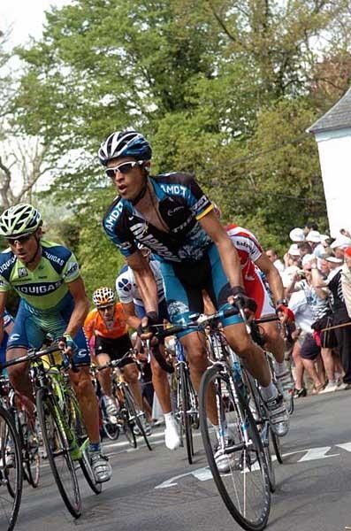 Contador climbing on the Mur.