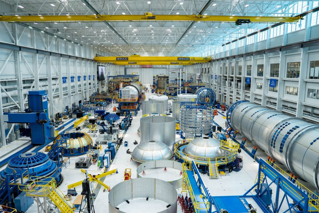 Blue Origin's New Glenn rocket photographed at Space Coast factory | Space