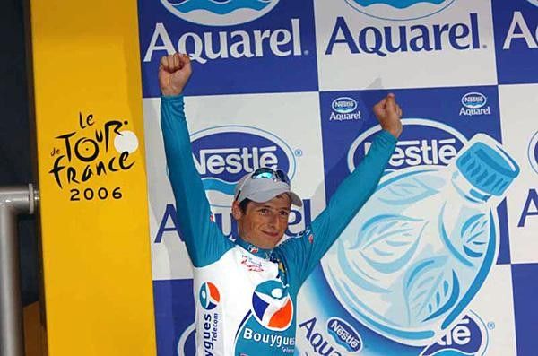 Pierrick Fedrigo (Bouygues) salutes on stage