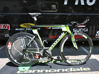 Cannondale Slice time trial bike in front of the Cannondale team truck